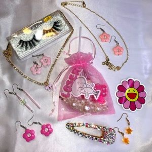 ☆ small/medium pastel cutie themed goodie bags ☆